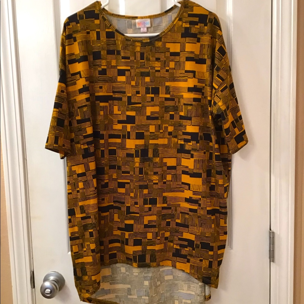 Medium LuLaRoe Irma